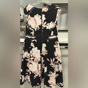 Karl Lagerfeld Black and Pink Dress Size 6
V neck